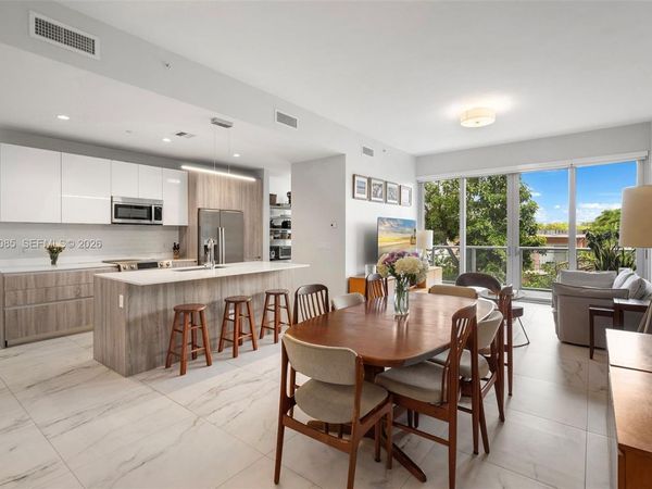 545 SW 11th St , Unit 208, Miami, FL 33129