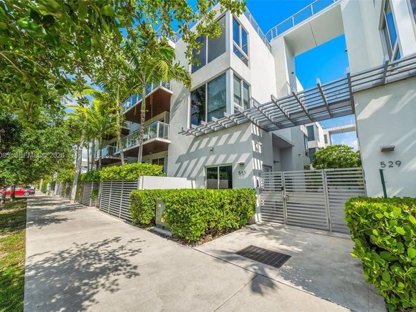 545 SW 11th St, Unit 208, Miami, FL 33129