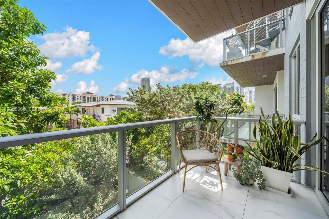 545 SW 11th St, Unit 208, Miami, FL 33129 Photo