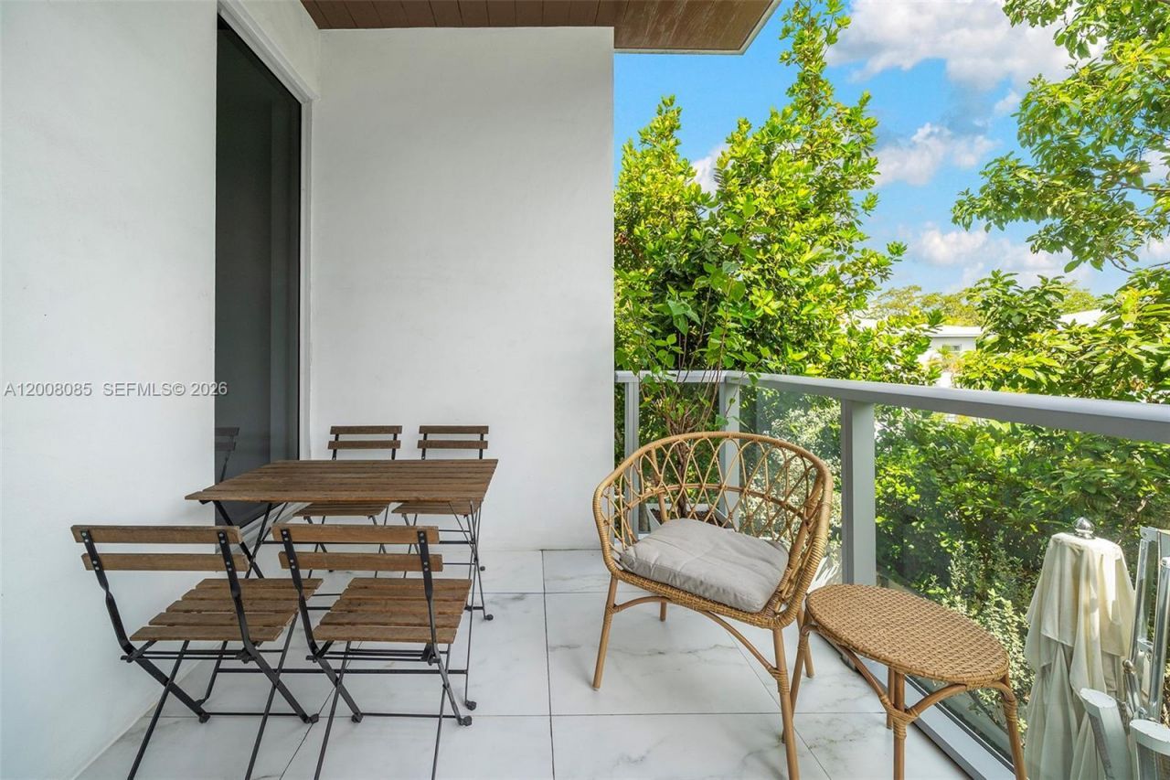 545 SW 11th St, Unit 208, Miami, FL 33129 Photo