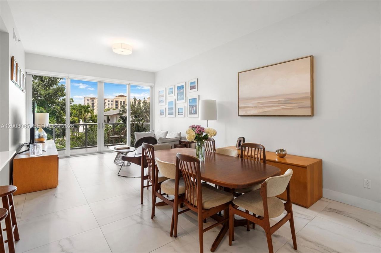 545 SW 11th St, Unit 208, Miami, FL 33129 Photo