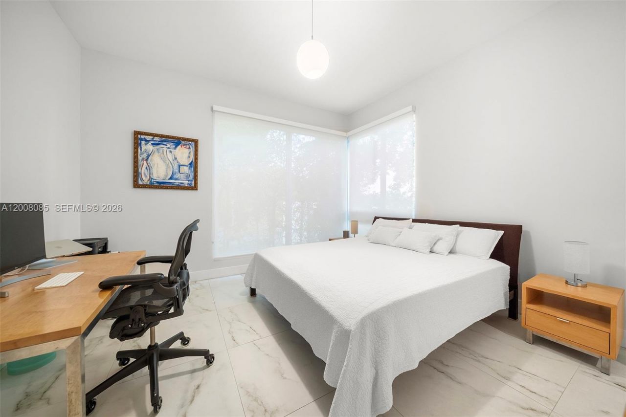 545 SW 11th St, Unit 208, Miami, FL 33129 Photo