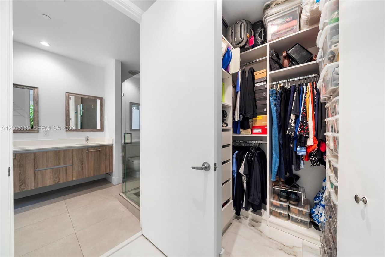 545 SW 11th St, Unit 208, Miami, FL 33129 Photo