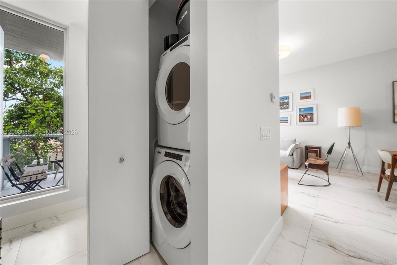 545 SW 11th St, Unit 208, Miami, FL 33129 Photo