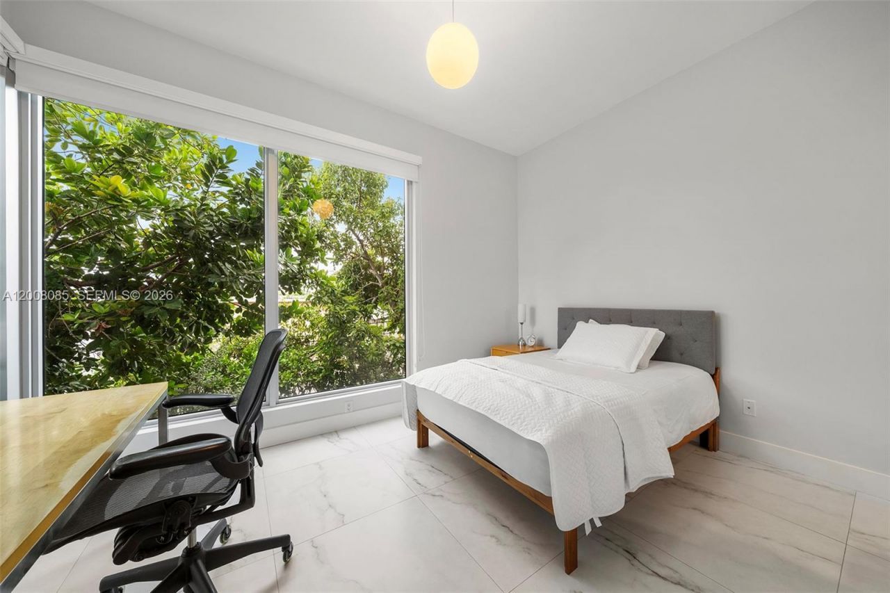 545 SW 11th St, Unit 208, Miami, FL 33129 Photo