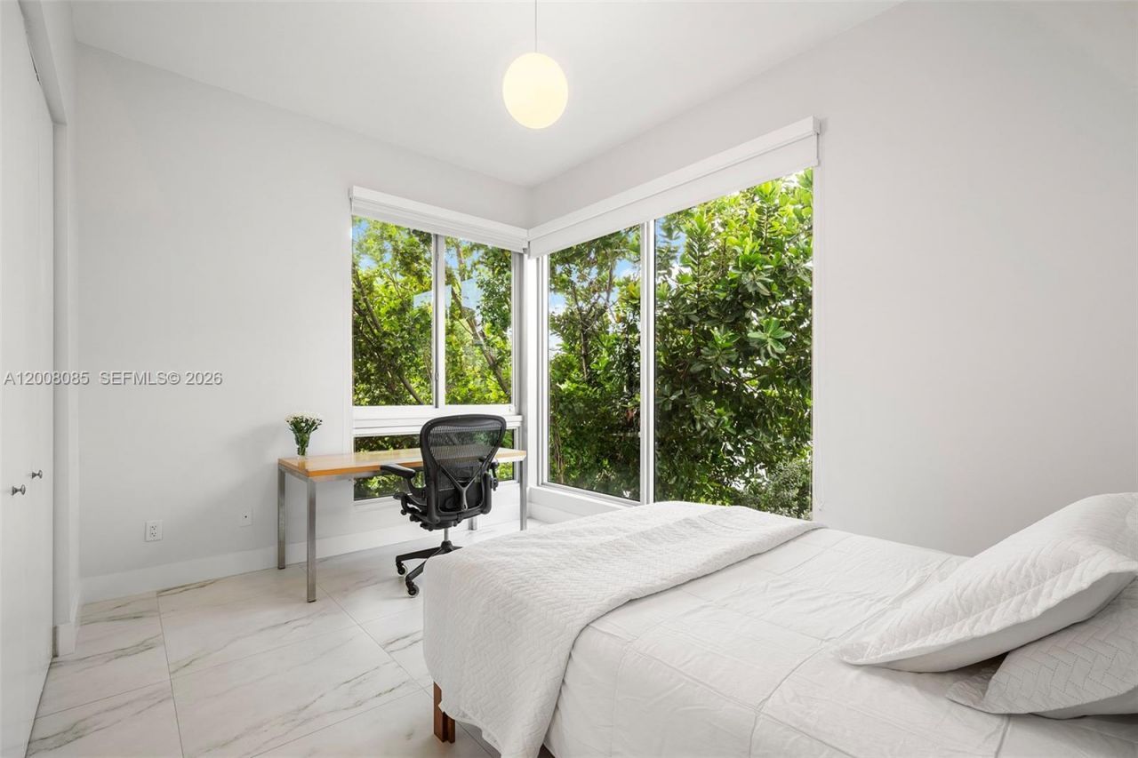 545 SW 11th St, Unit 208, Miami, FL 33129 Photo