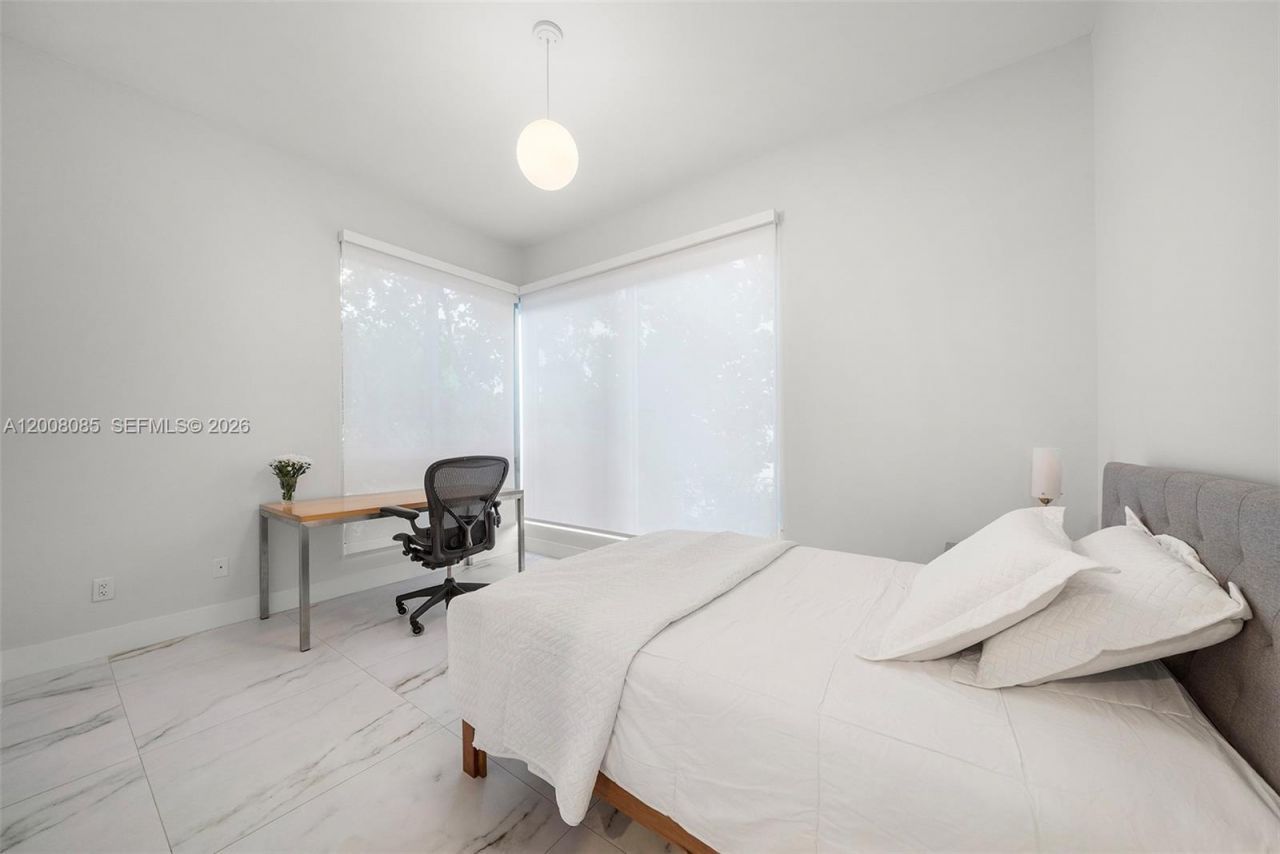 545 SW 11th St, Unit 208, Miami, FL 33129 Photo