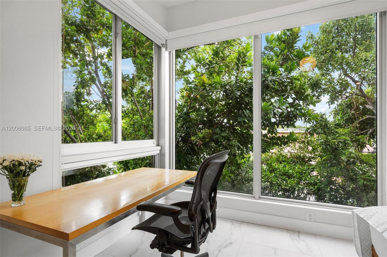 545 SW 11th St, Unit 208, Miami, FL 33129 Photo