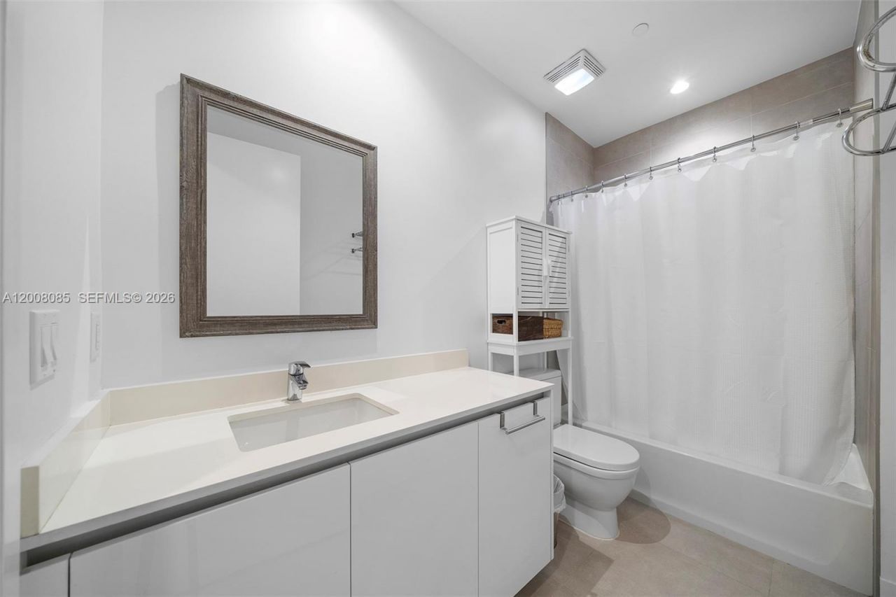 545 SW 11th St, Unit 208, Miami, FL 33129 Photo