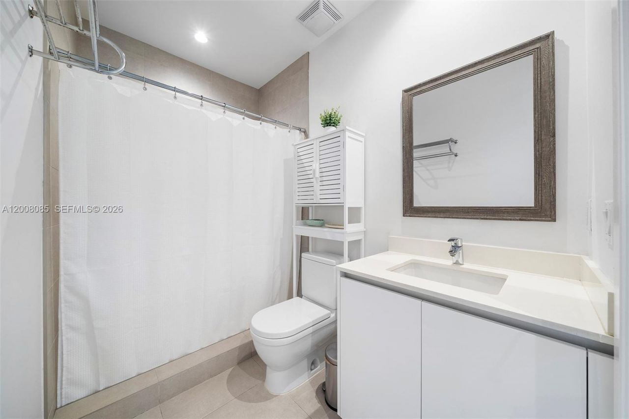 545 SW 11th St, Unit 208, Miami, FL 33129 Photo
