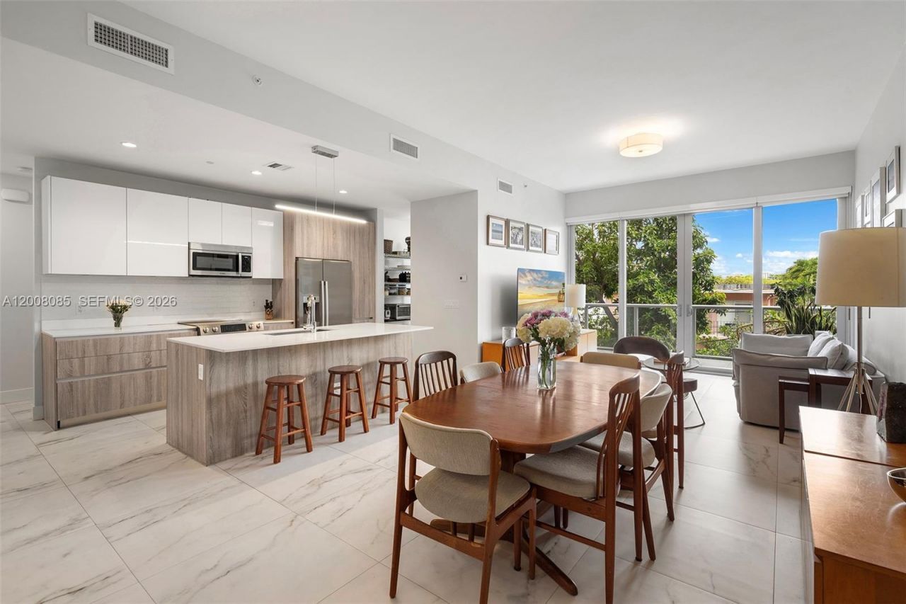 545 SW 11th St, Unit 208, Miami, FL 33129 Photo