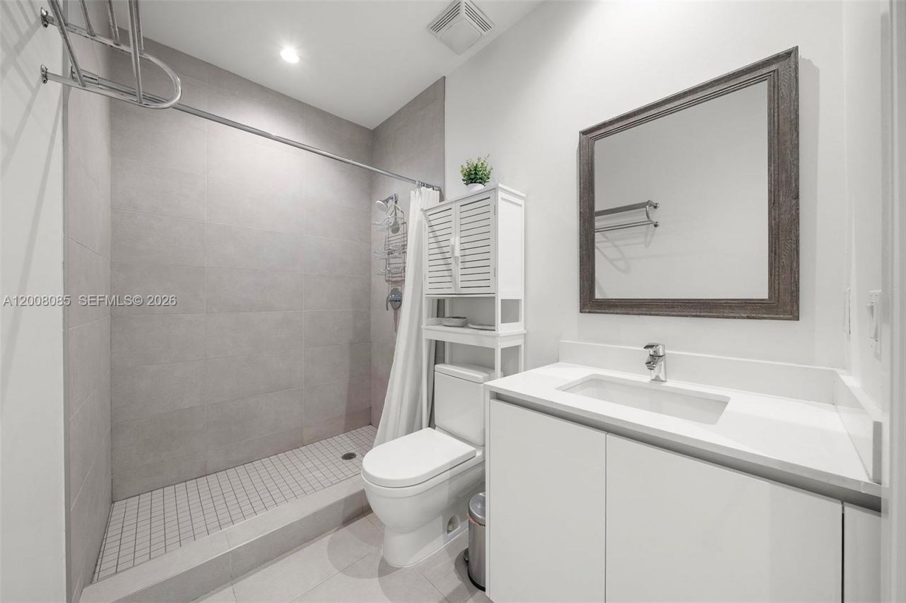 545 SW 11th St, Unit 208, Miami, FL 33129 Photo