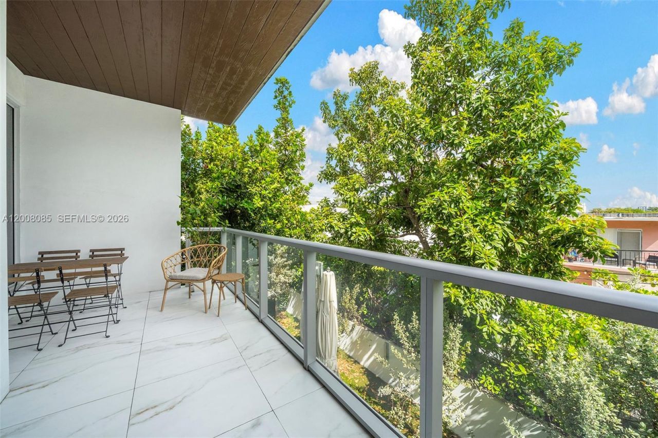 545 SW 11th St, Unit 208, Miami, FL 33129 Photo
