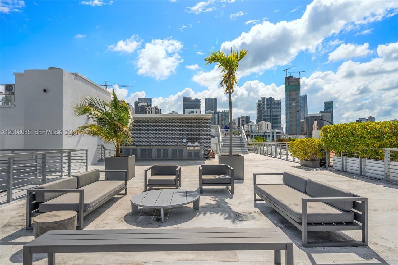 545 SW 11th St, Unit 208, Miami, FL 33129 Photo