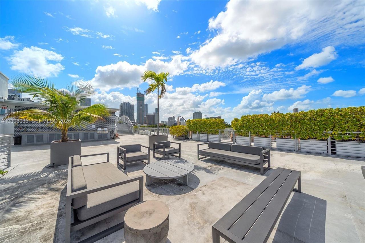 545 SW 11th St, Unit 208, Miami, FL 33129 Photo