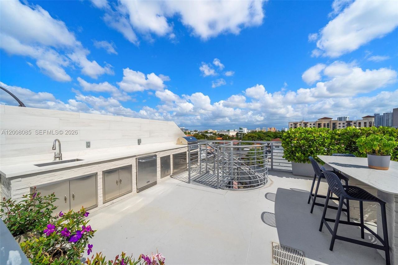 545 SW 11th St, Unit 208, Miami, FL 33129 Photo