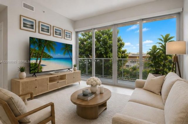 545 SW 11th St, Unit 208, Miami, FL 33129 Photo