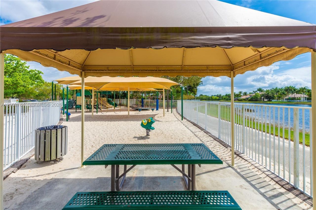 980 Golden Cane Dr, Weston, FL 33327 Photo