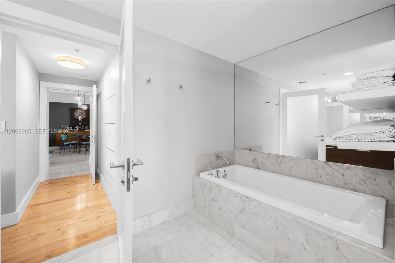 253 NE 2nd St, Unit 2503, Miami, FL 33132 Photo