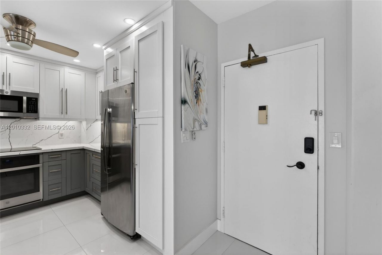 1985 S Ocean Dr, Unit 22H, Hallandale Beach, FL 33009 Photo