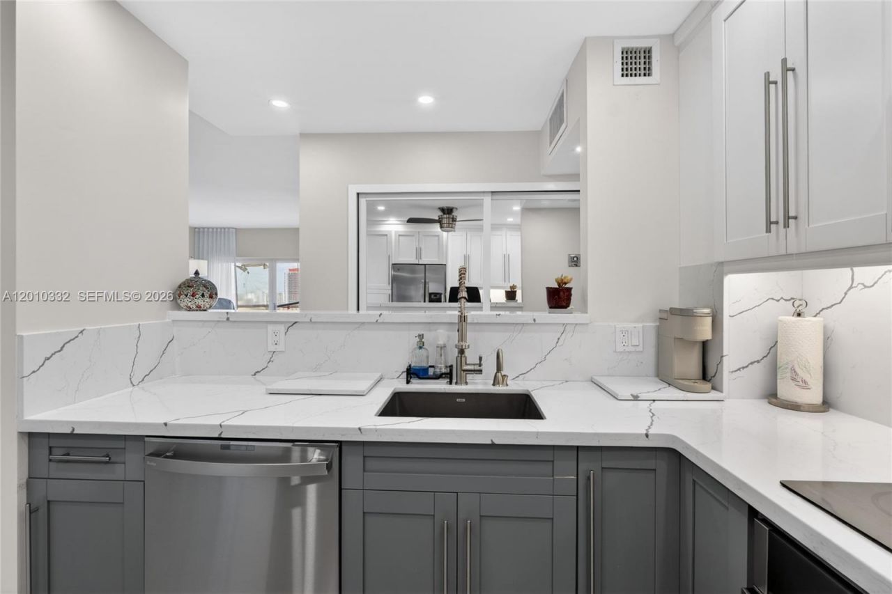 1985 S Ocean Dr, Unit 22H, Hallandale Beach, FL 33009 Photo