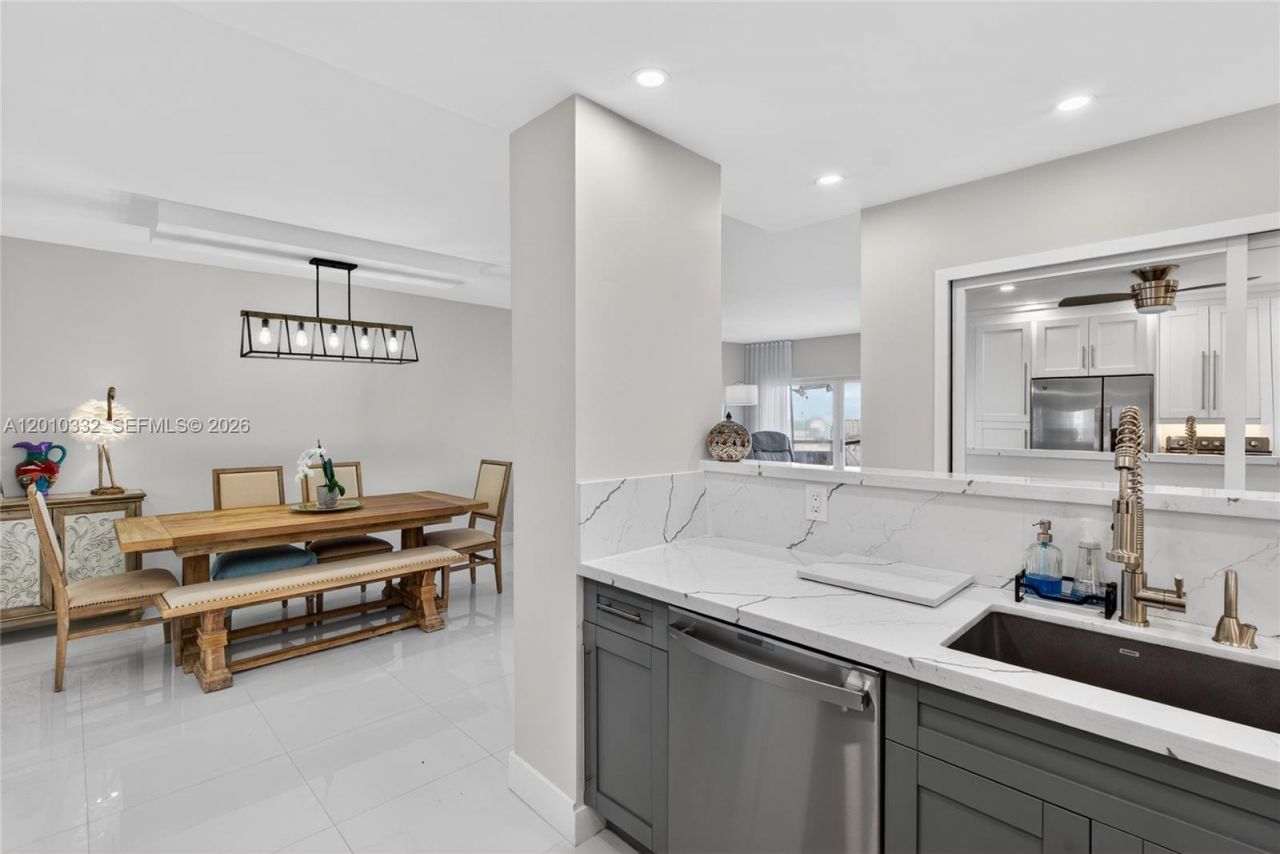 1985 S Ocean Dr, Unit 22H, Hallandale Beach, FL 33009 Photo
