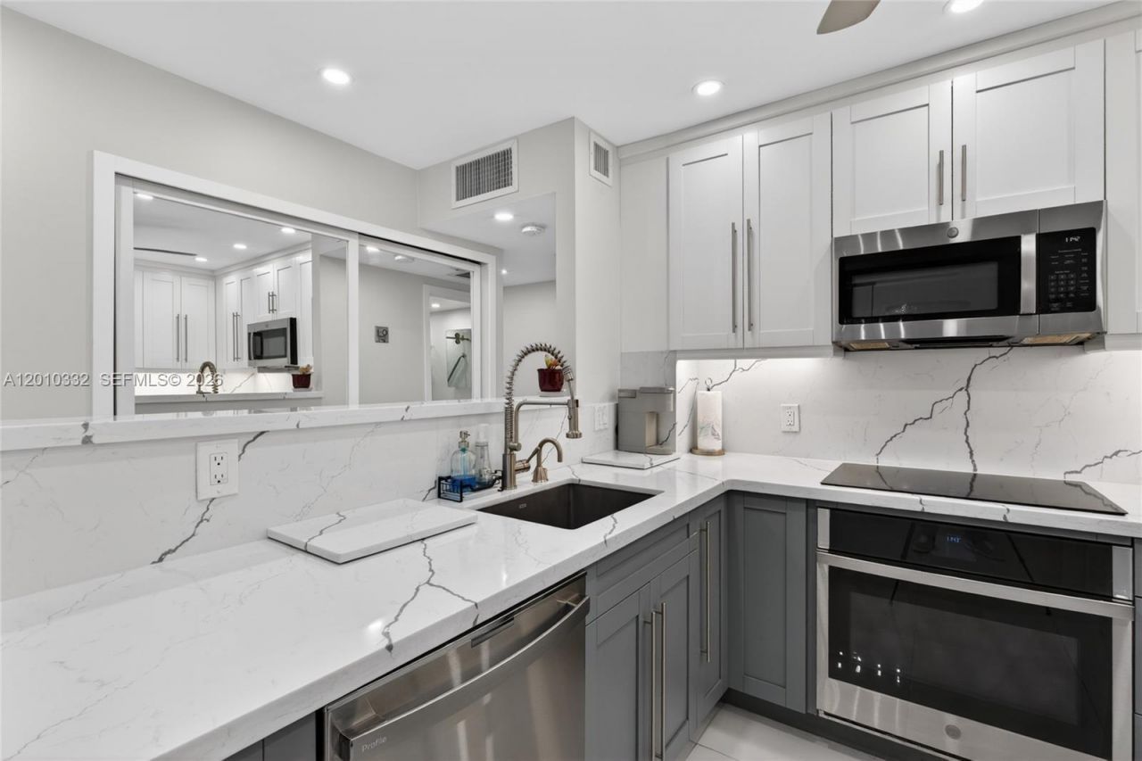 1985 S Ocean Dr, Unit 22H, Hallandale Beach, FL 33009 Photo