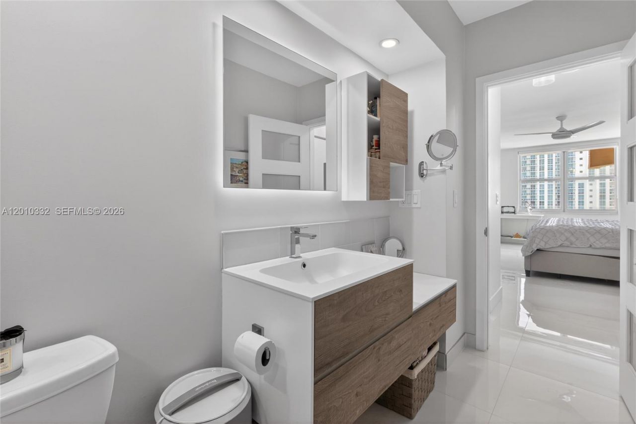 1985 S Ocean Dr, Unit 22H, Hallandale Beach, FL 33009 Photo