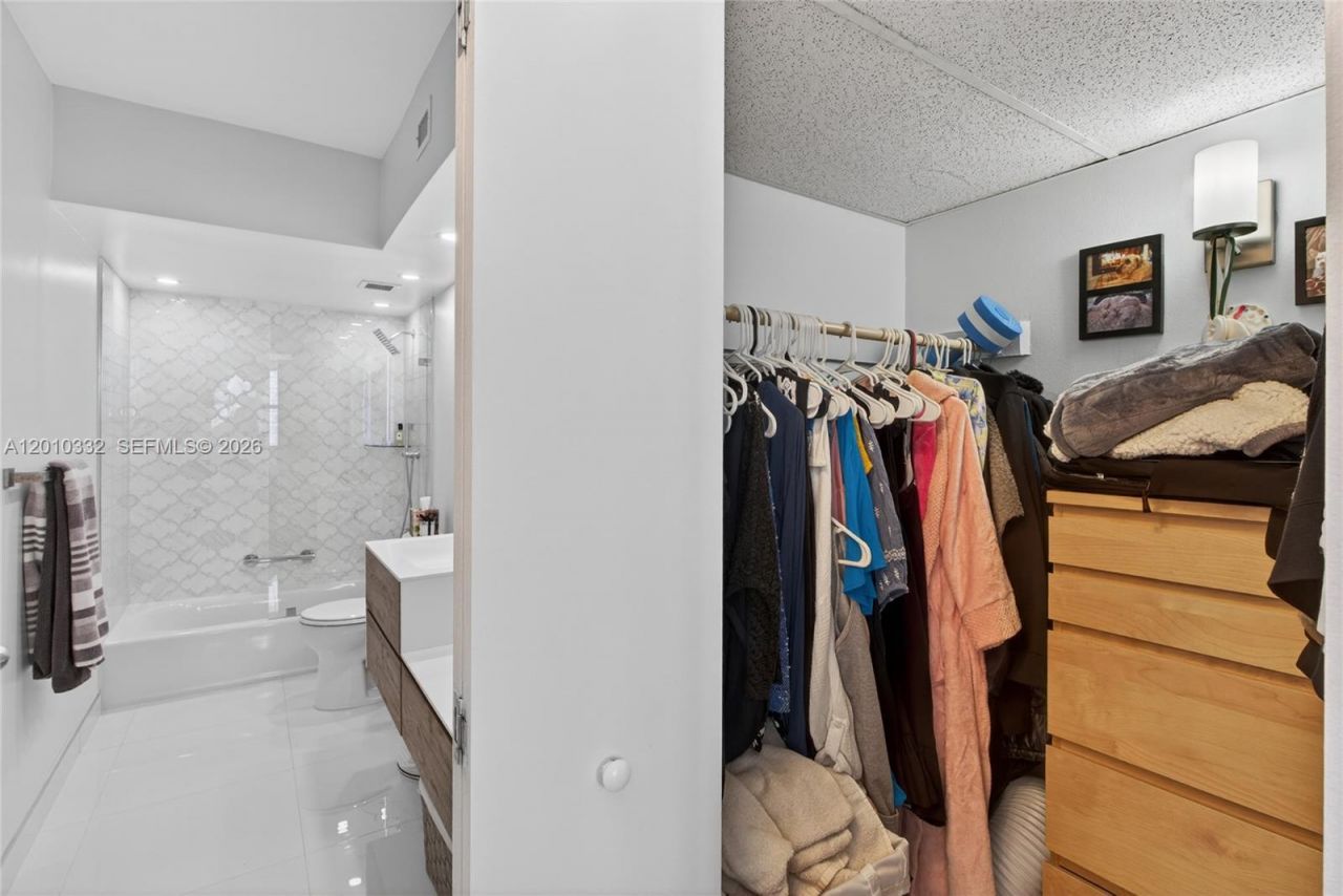1985 S Ocean Dr, Unit 22H, Hallandale Beach, FL 33009 Photo