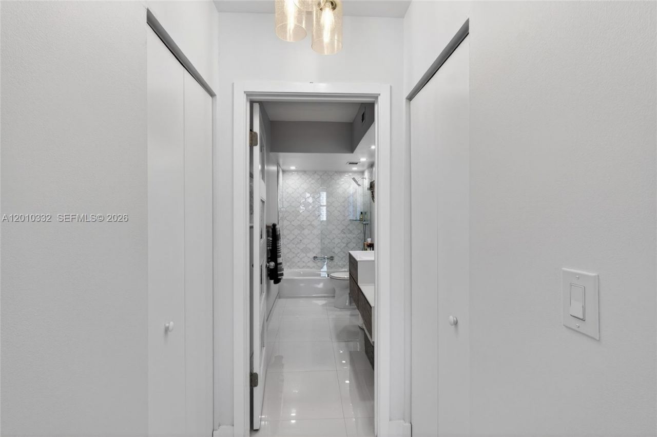 1985 S Ocean Dr, Unit 22H, Hallandale Beach, FL 33009 Photo