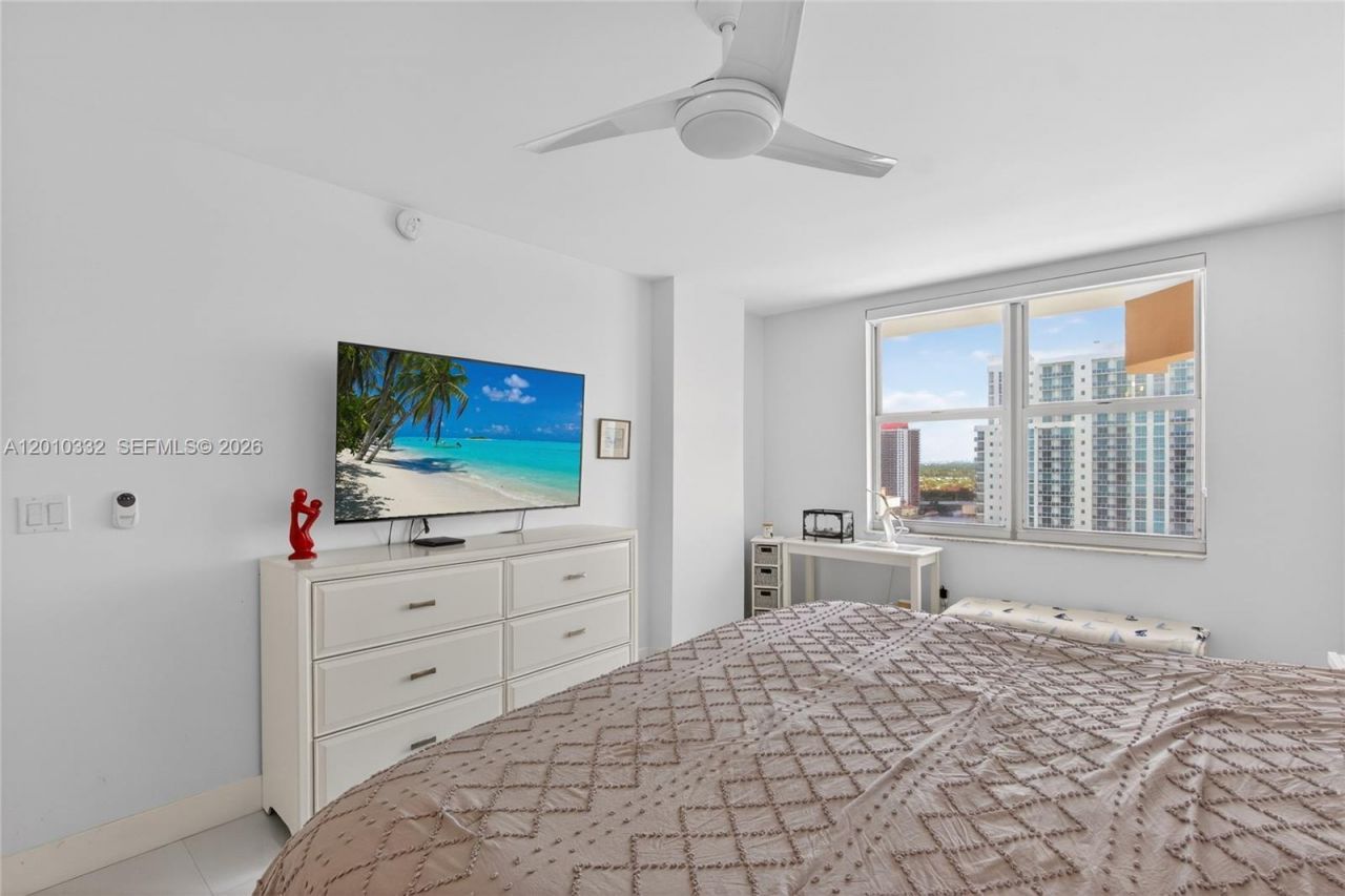1985 S Ocean Dr, Unit 22H, Hallandale Beach, FL 33009 Photo