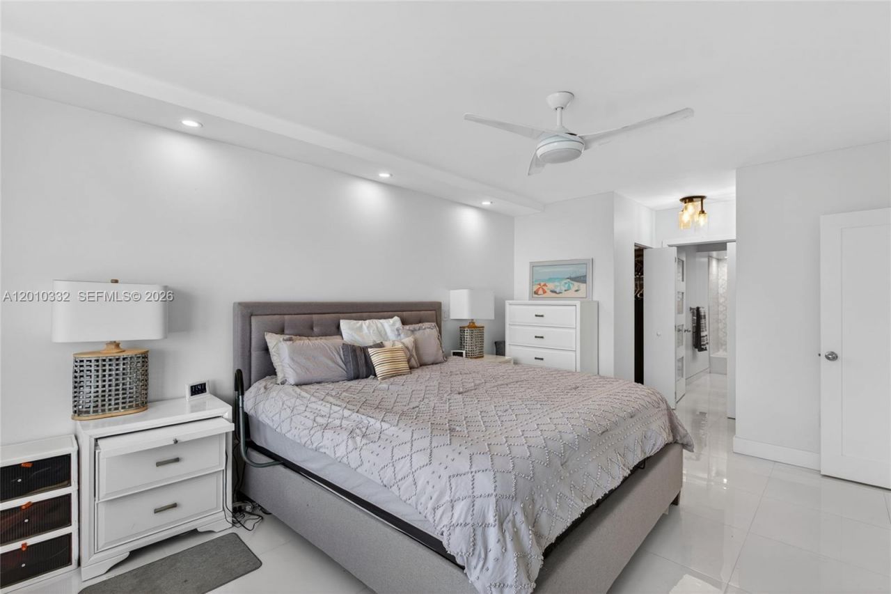 1985 S Ocean Dr, Unit 22H, Hallandale Beach, FL 33009 Photo