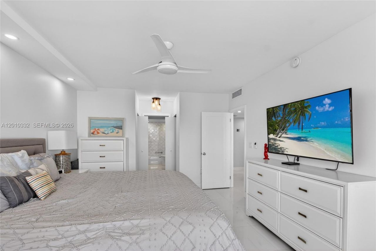 1985 S Ocean Dr, Unit 22H, Hallandale Beach, FL 33009 Photo