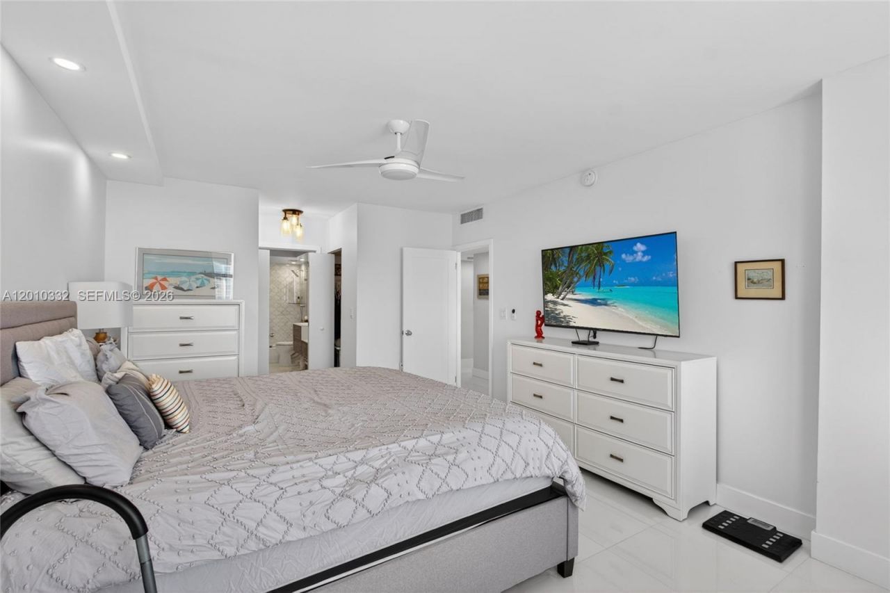 1985 S Ocean Dr, Unit 22H, Hallandale Beach, FL 33009 Photo