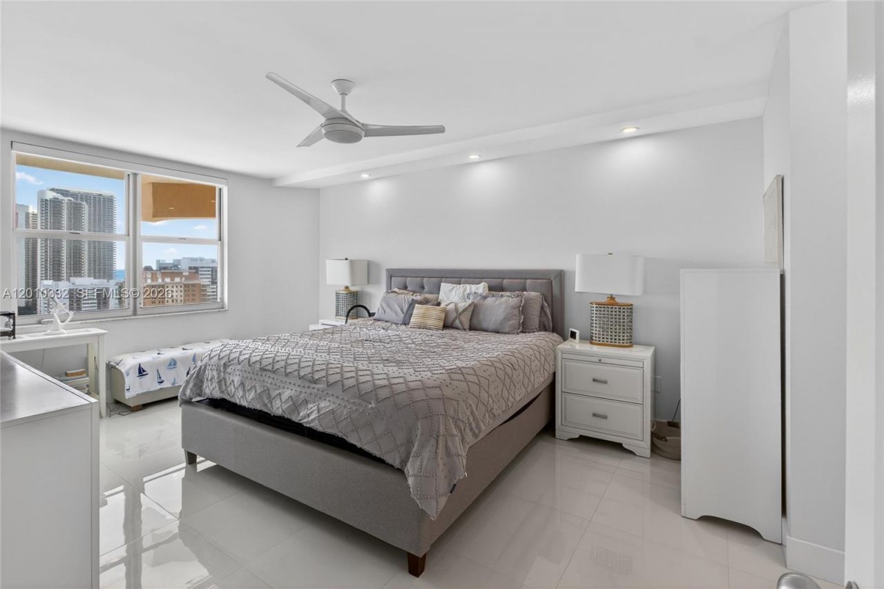 1985 S Ocean Dr, Unit 22H, Hallandale Beach, FL 33009 Photo