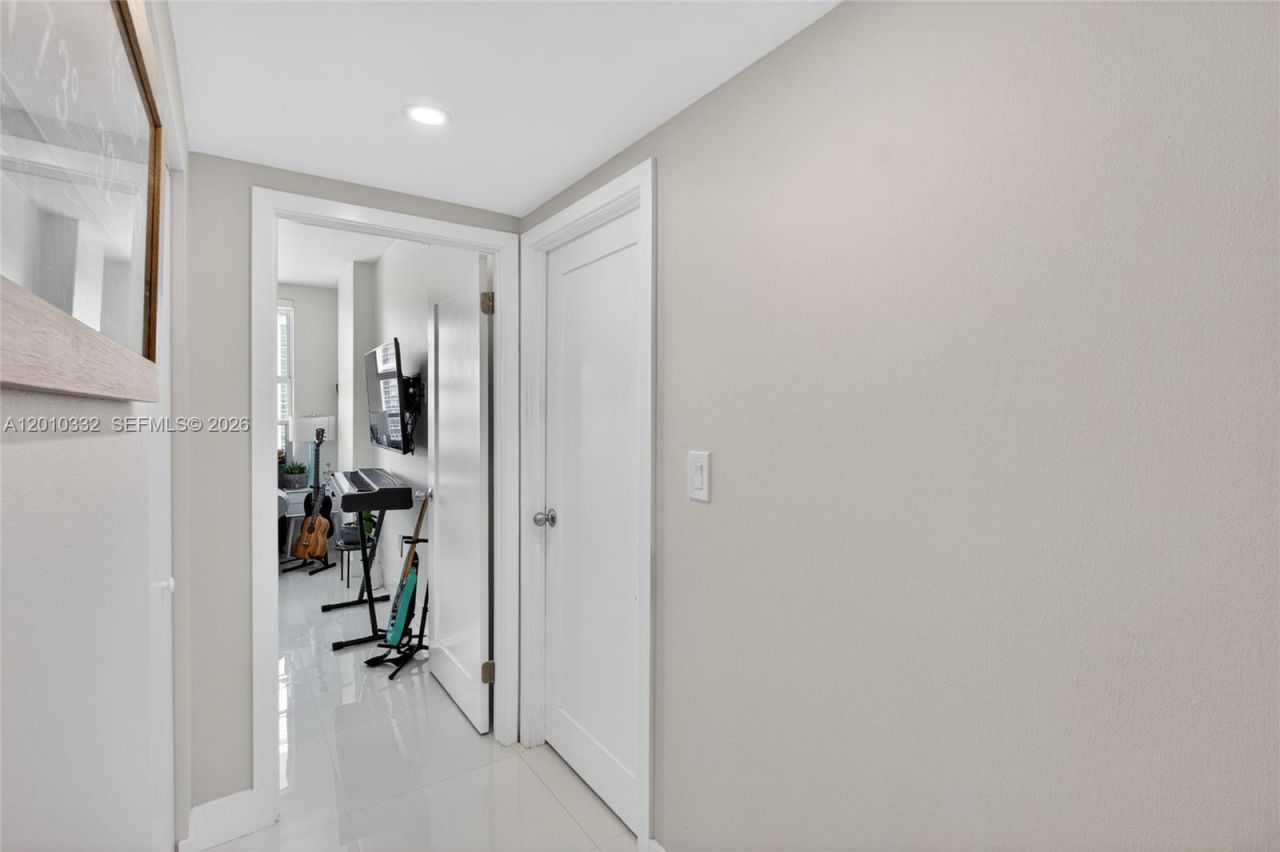 1985 S Ocean Dr, Unit 22H, Hallandale Beach, FL 33009 Photo