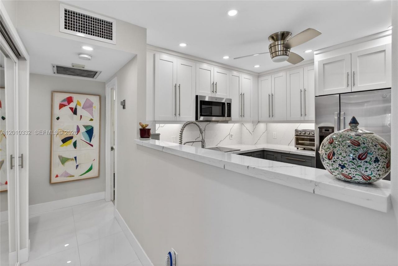1985 S Ocean Dr, Unit 22H, Hallandale Beach, FL 33009 Photo