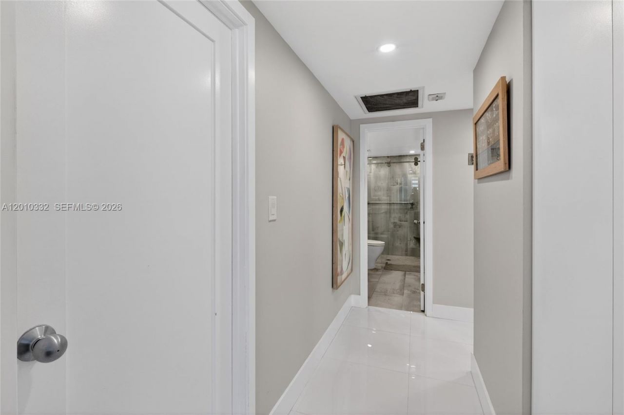 1985 S Ocean Dr, Unit 22H, Hallandale Beach, FL 33009 Photo