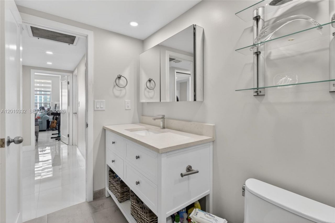 1985 S Ocean Dr, Unit 22H, Hallandale Beach, FL 33009 Photo