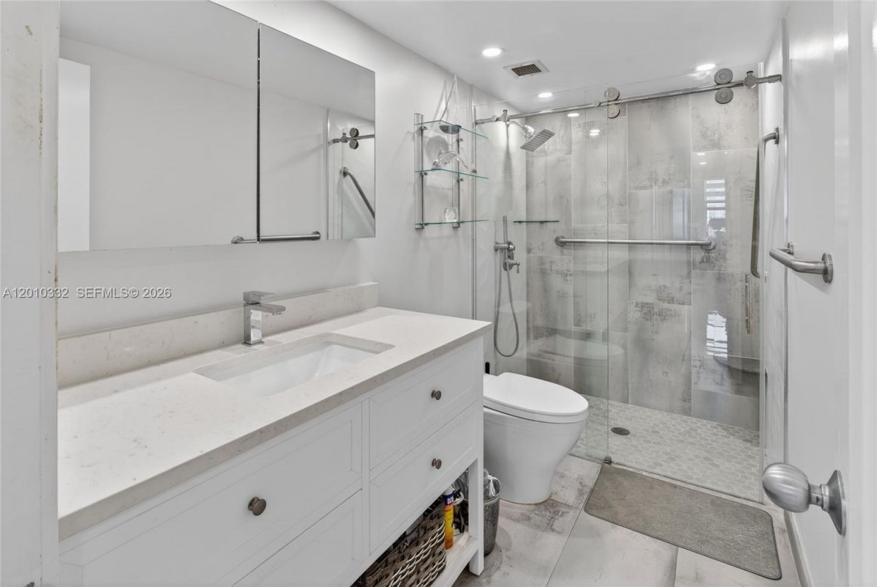 1985 S Ocean Dr, Unit 22H, Hallandale Beach, FL 33009 Photo