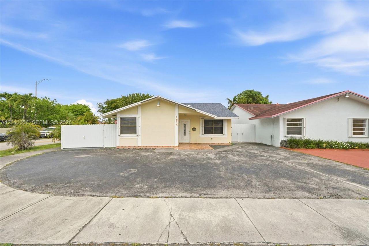 1615 SW 137th Pl, Miami, FL 33175 Photo