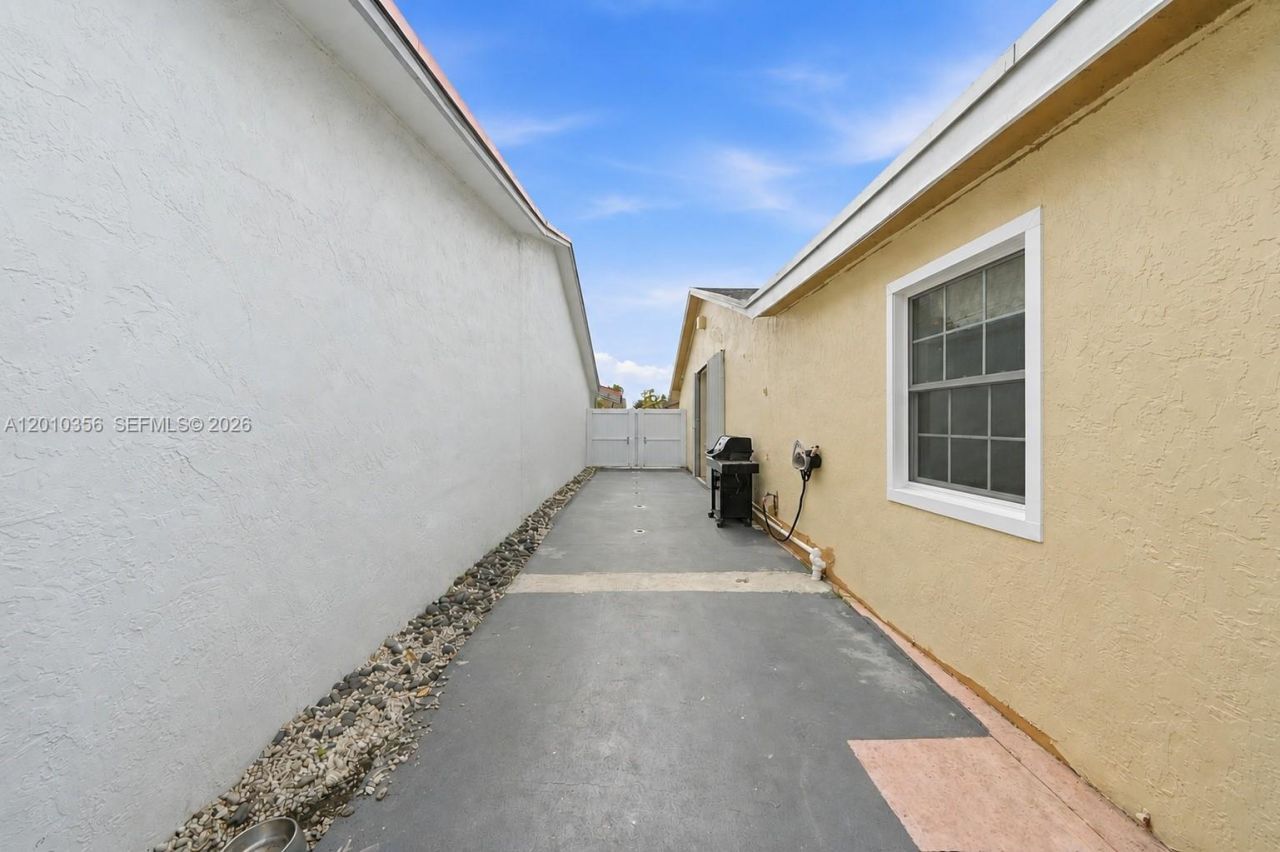 1615 SW 137th Pl , Miami, FL 33175 Photo