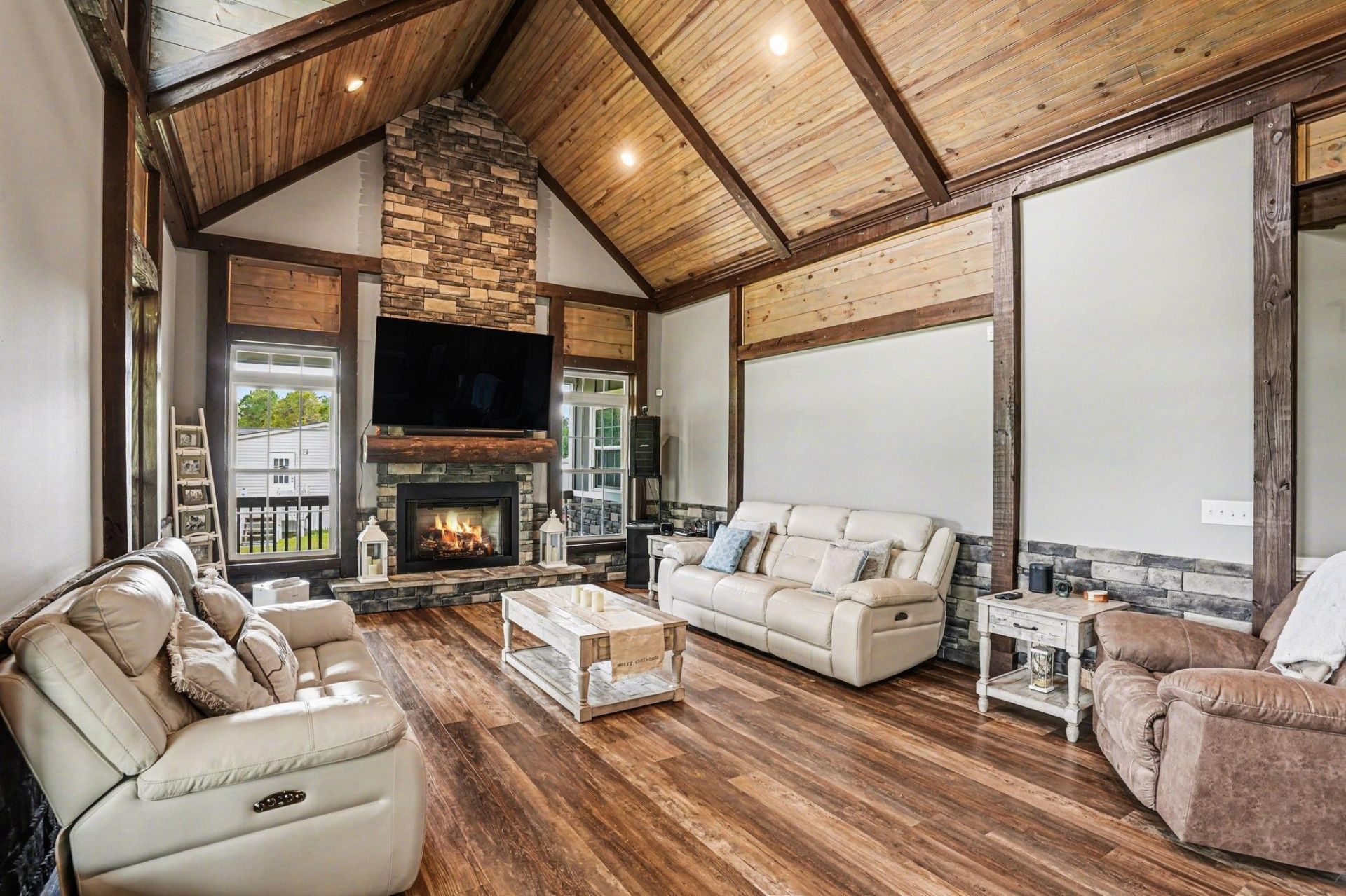 942 Meadow Dr.  Photo 4