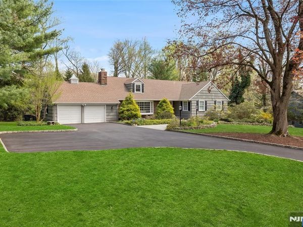 20 Deerhorn Trail, Upper Saddle River, NJ 07458