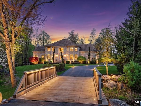 9 Heller Court, MAHWAH, NJ 07430