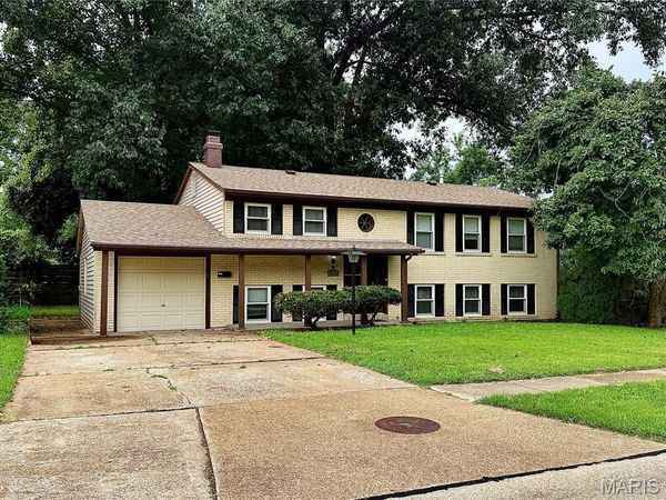 2010 E Humes Lane, Florissant, MO 63033