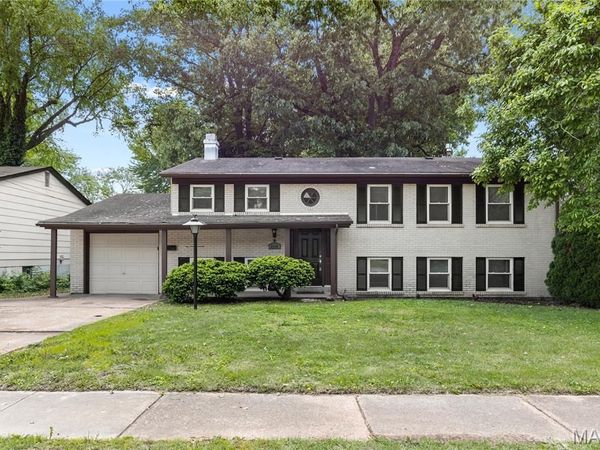 2010 E Humes Lane, Florissant, MO 63033