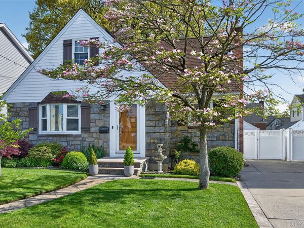 938 Van Buren Avenue , Franklin Square, NY 11010