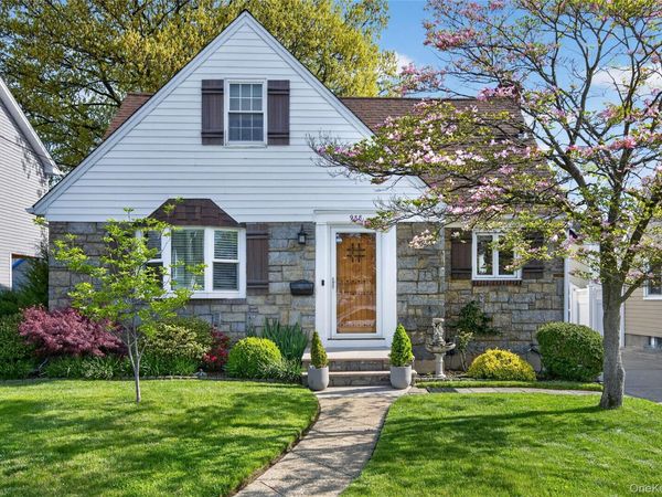 938 Van Buren Avenue , Franklin Square, NY 11010