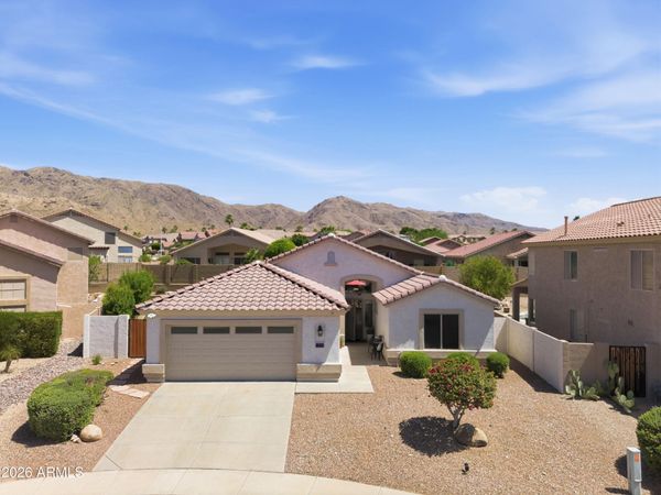 1834 W AMBERWOOD Drive, Phoenix, AZ 85045